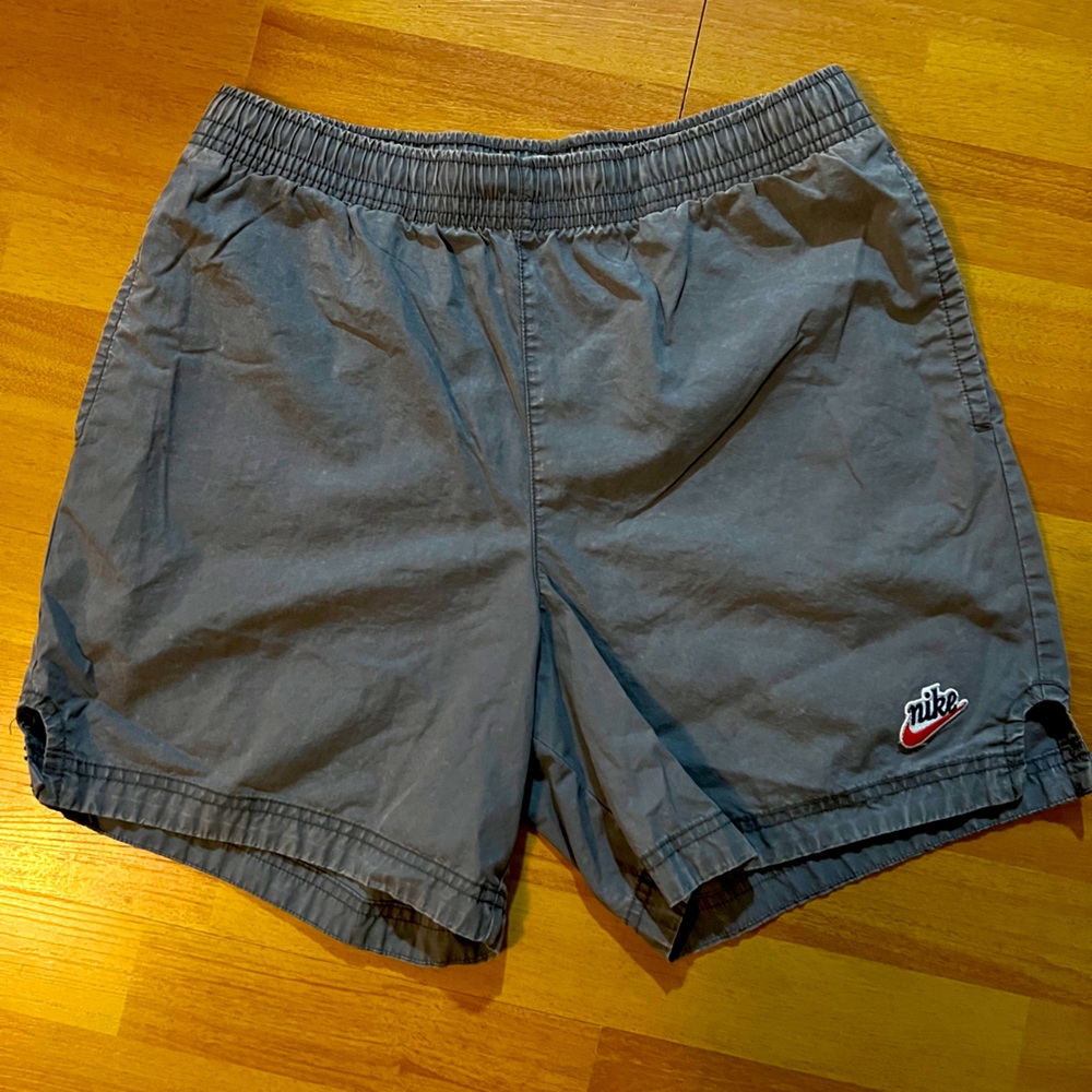 Nike Heritage Essentials Woven Shorts Size: Medium Color: Light Grey